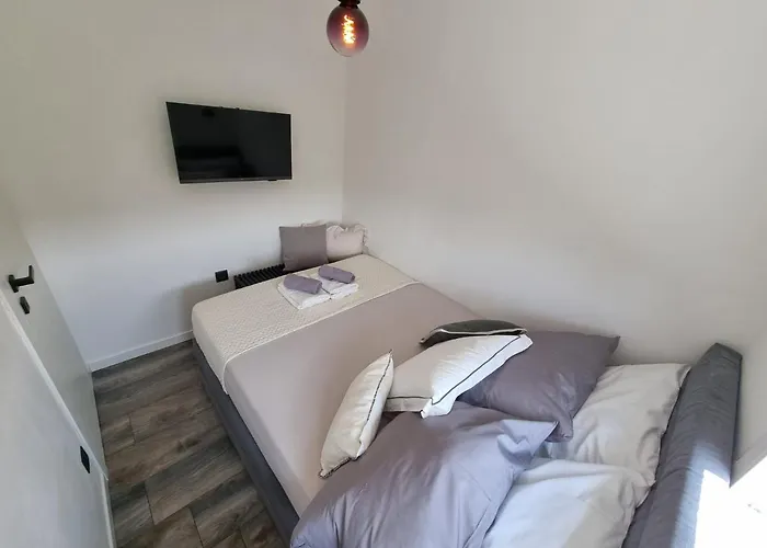 Lux New Marikela سبليت