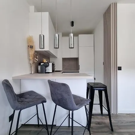 Lux New Marikela 스플리트